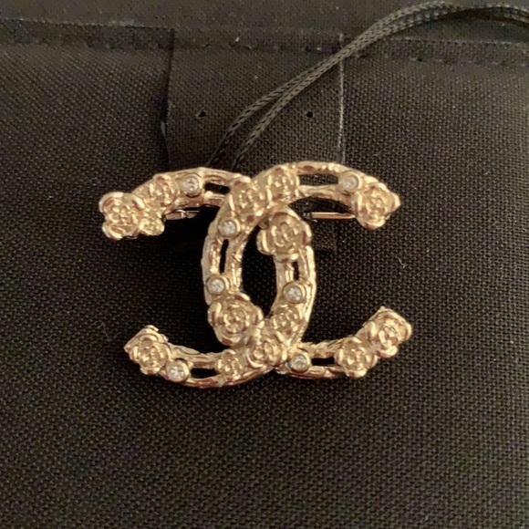 Chanel 22C Brooch Camellia with Crystals - Picture 10 of 13